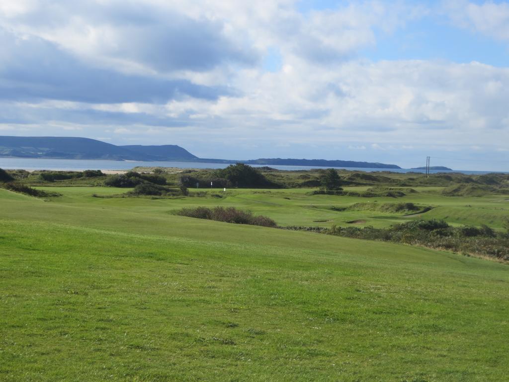 Four Seasons Guest House Pembrey Exteriör bild