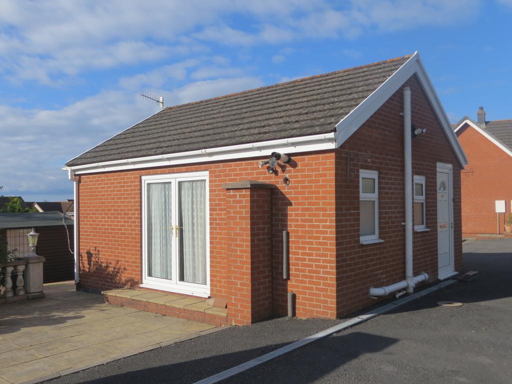 Four Seasons Guest House Pembrey Exteriör bild