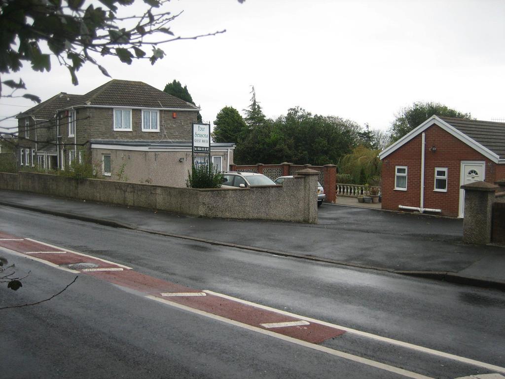 Four Seasons Guest House Pembrey Exteriör bild